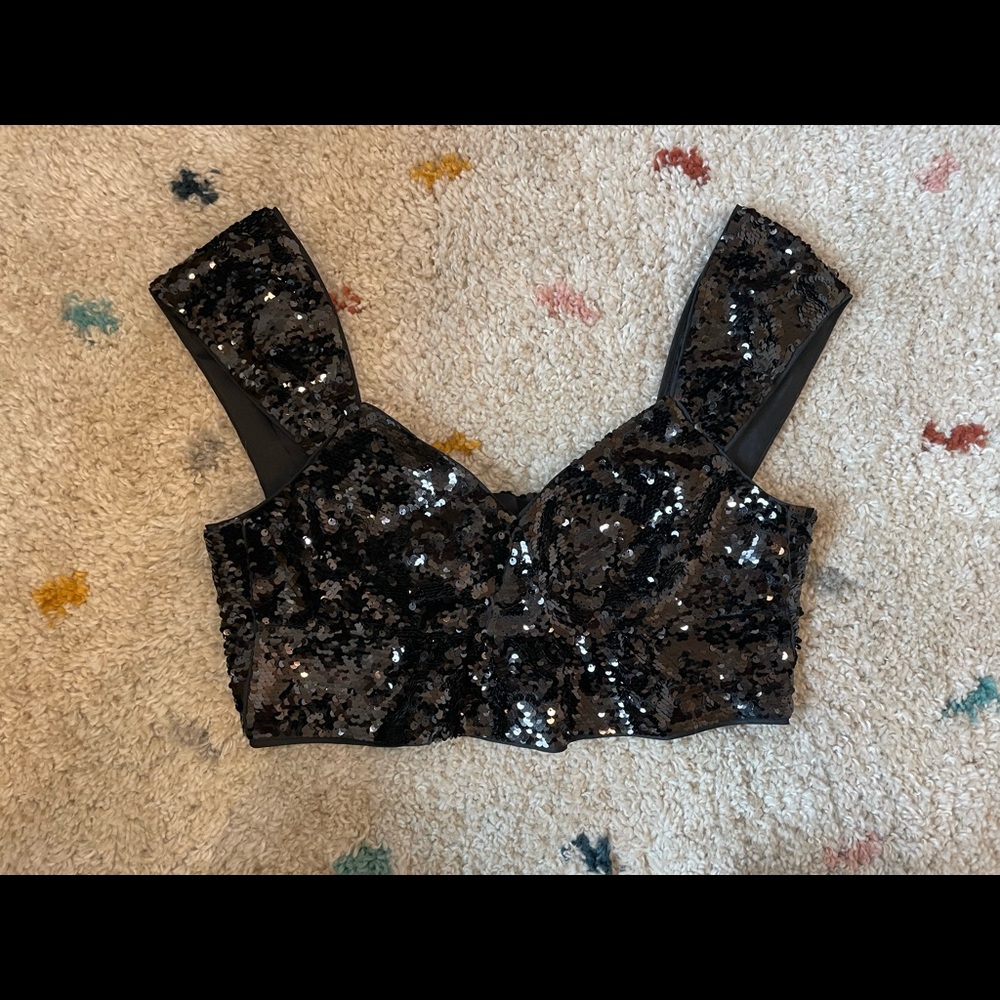 Black sparkly / sequence crop top